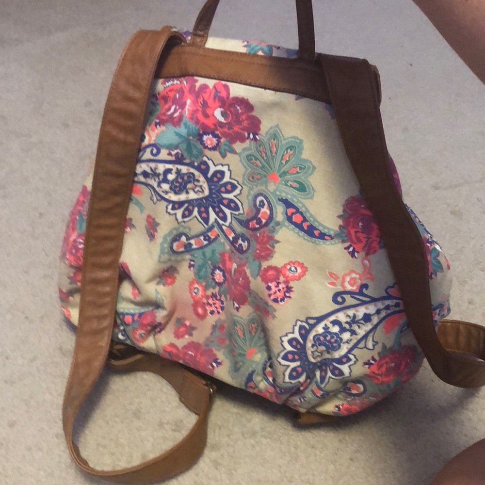 Backpack - Picture 3 of 6